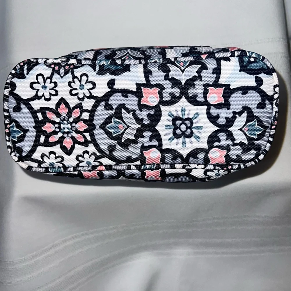 Vera Bradley Makeup Bag Lighten Up Makeup Bag‎ NWOT Lisbon Medalli…